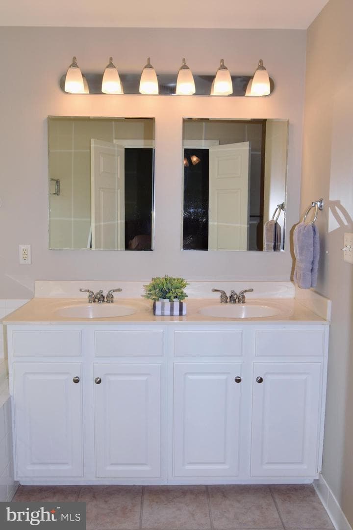 44257 Suscon Square photo 28