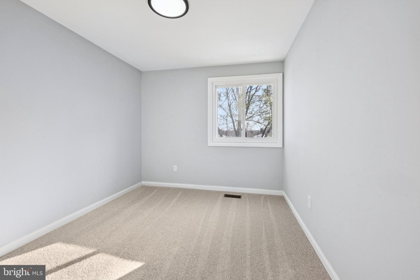 500 Giles Place photo 33