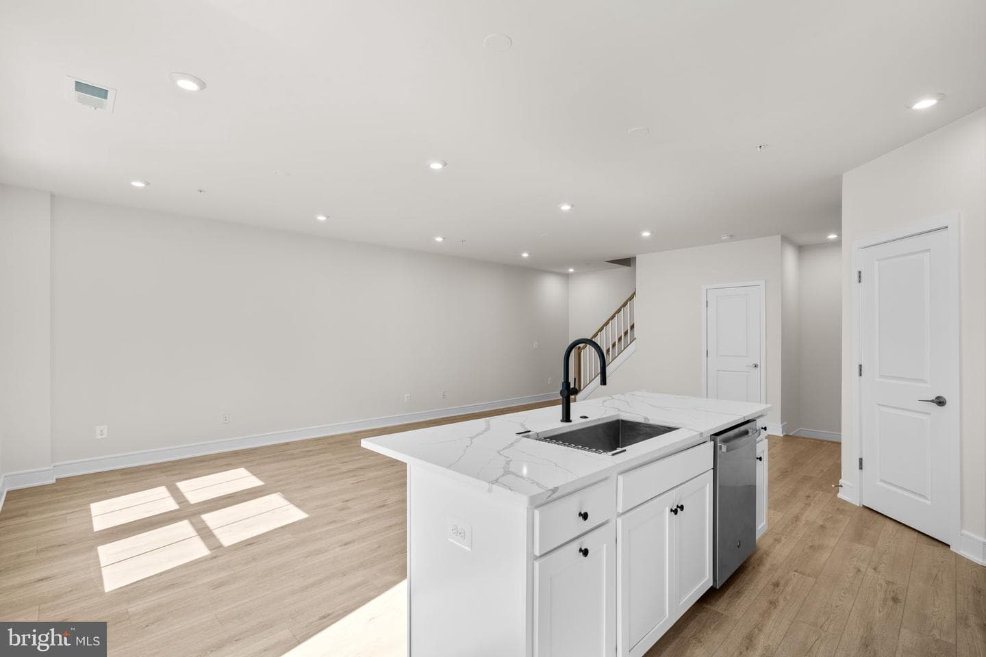 21756 Dollis Hill Terrace photo 8