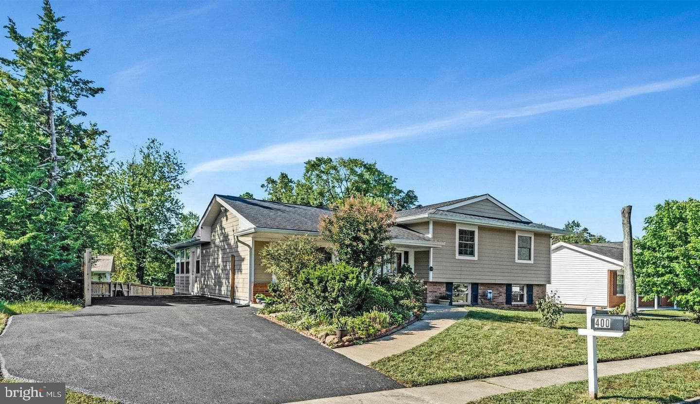 400 E Poplar Road photo 2