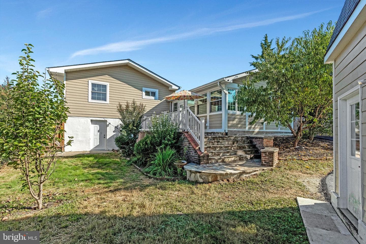 400 E Poplar Road photo 39