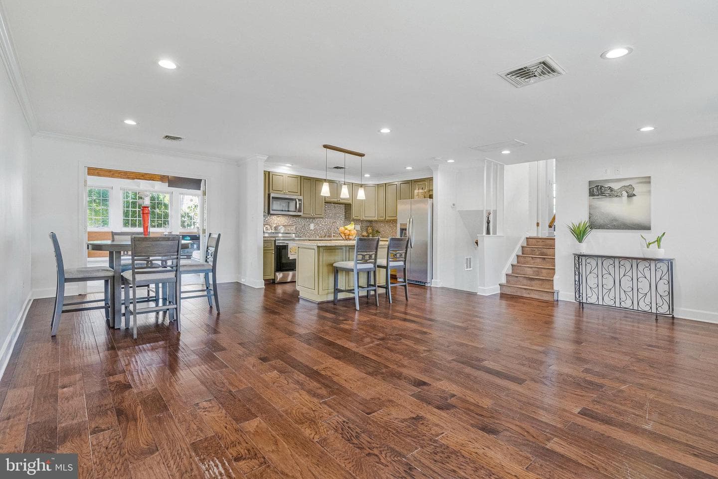 400 E Poplar Road photo 9