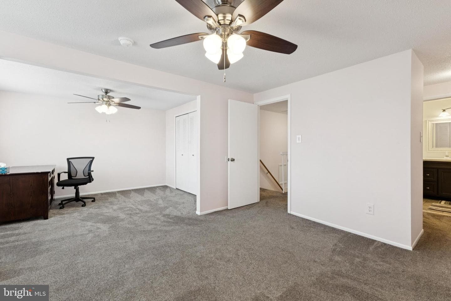 32 Regis Circle photo 15