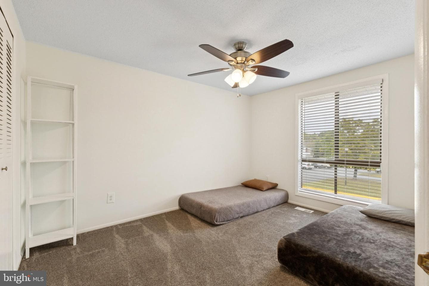 32 Regis Circle photo 19