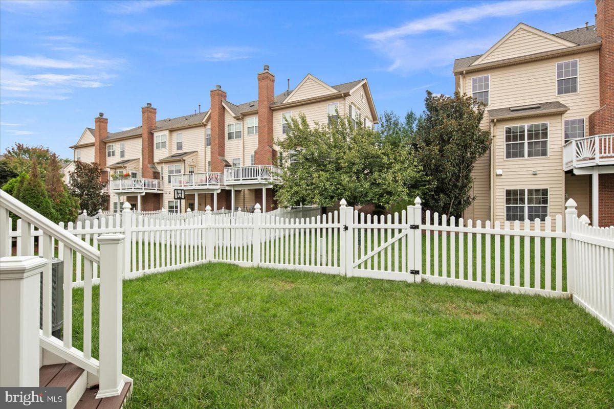 19595 Aspendale Square photo 67