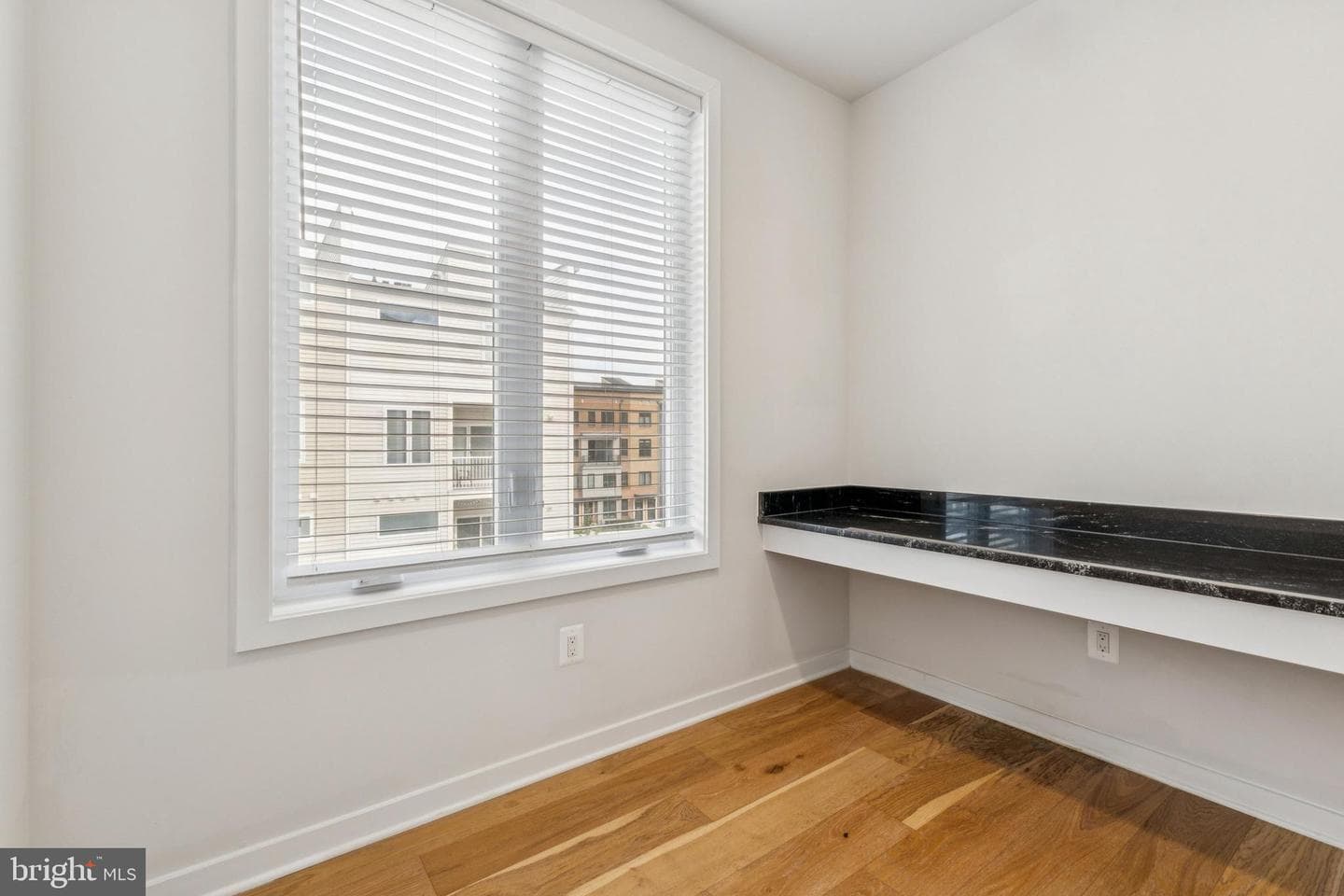 43186 Mongold Square photo 9