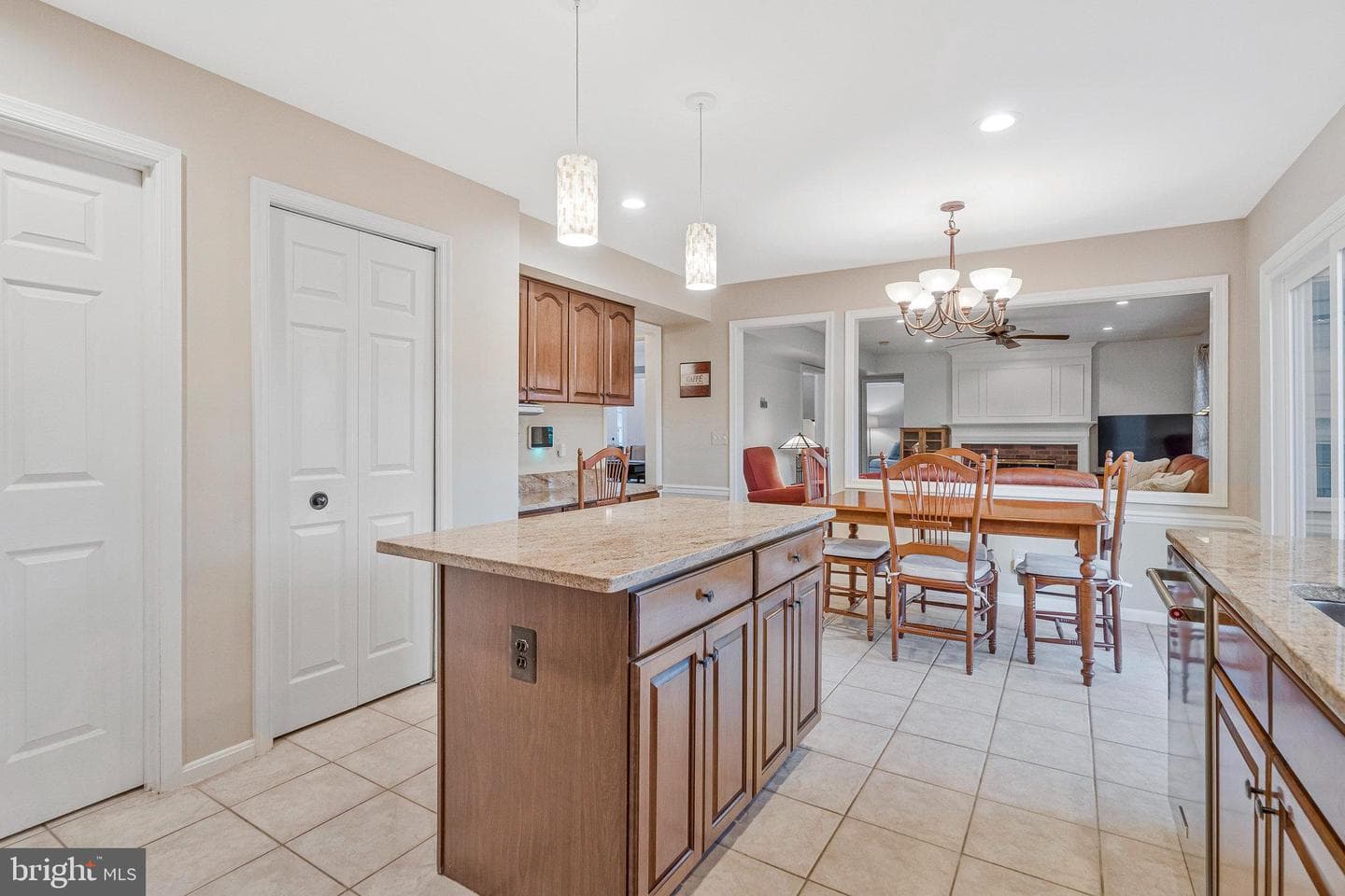 706 Amber Court NE photo 21