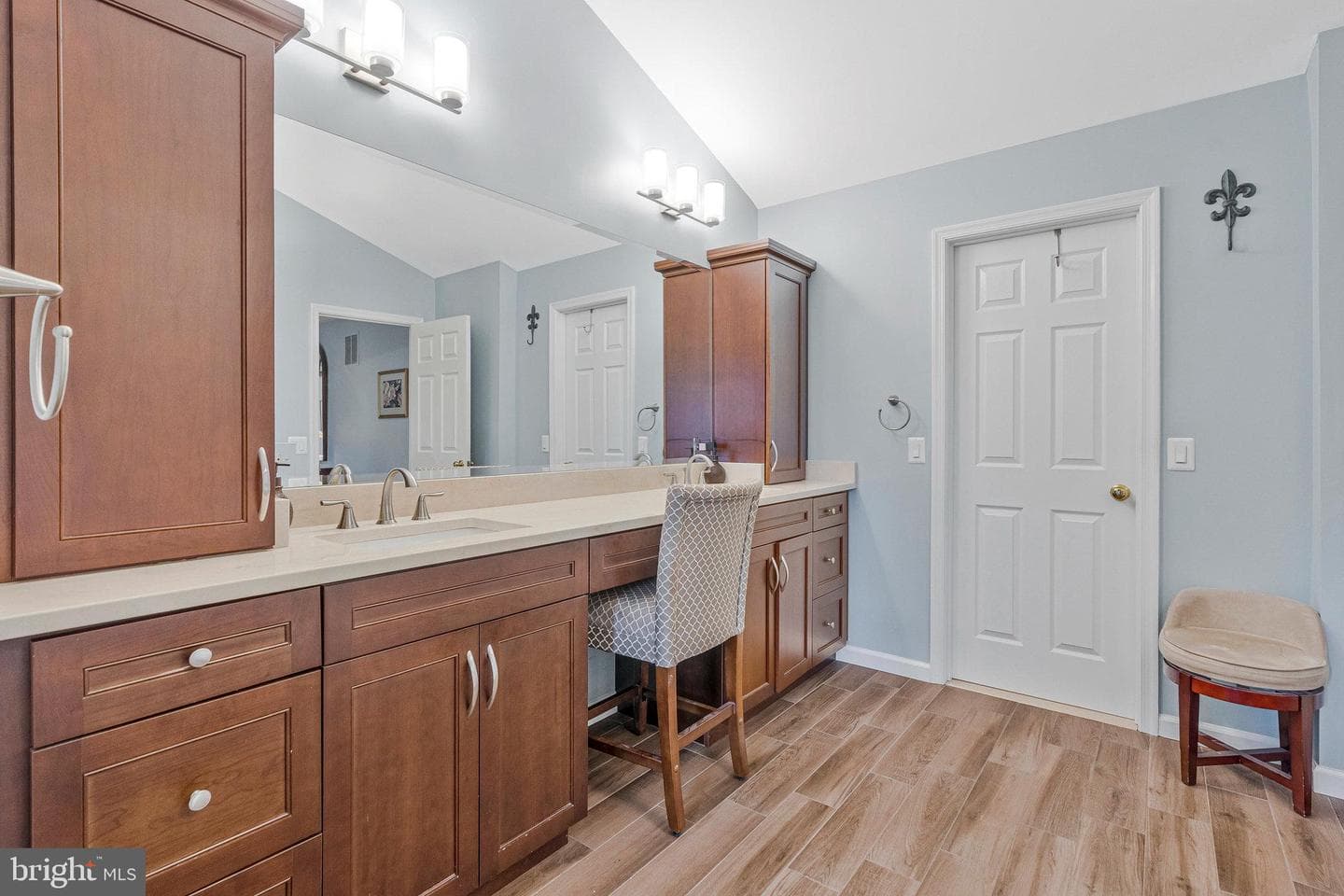 706 Amber Court NE photo 36