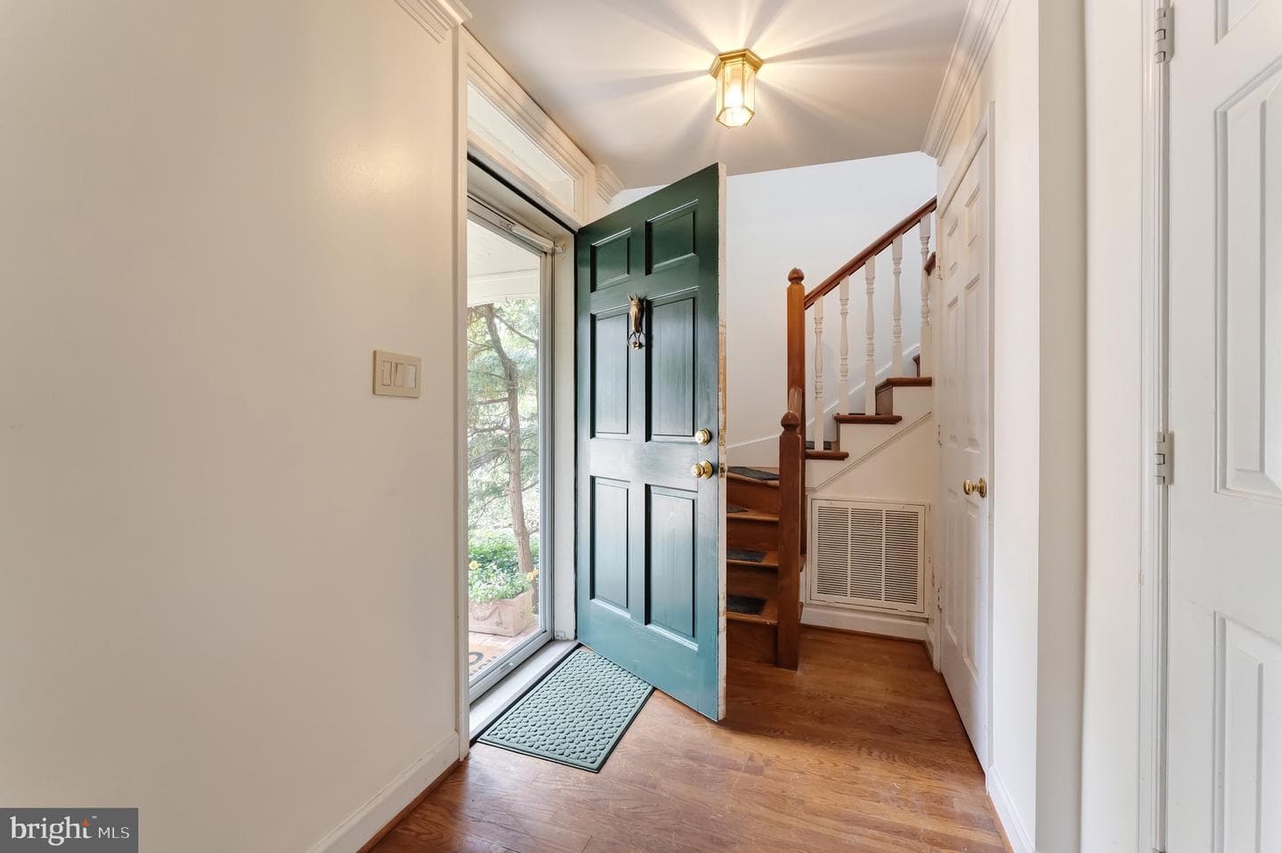 3 Meadowbrook Court S photo 3