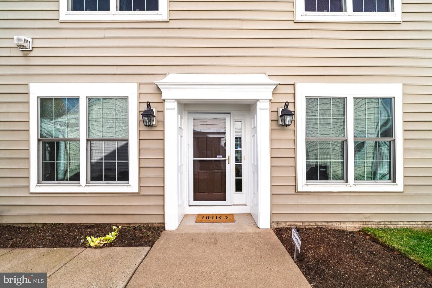 44489 Maltese Falcon Square photo 7