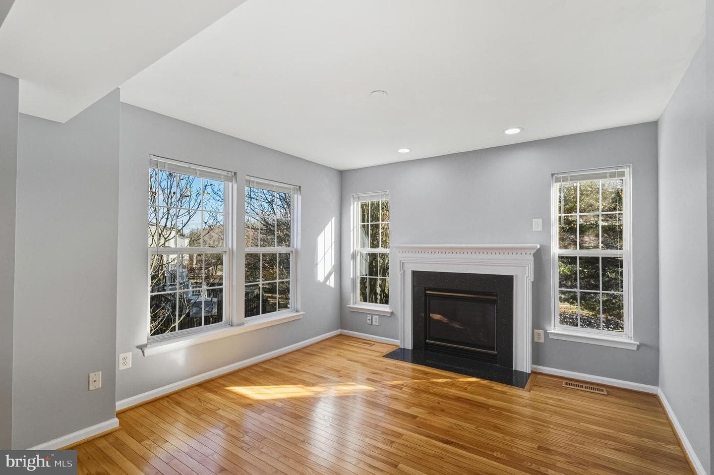 134 Shirley Square SE photo 17