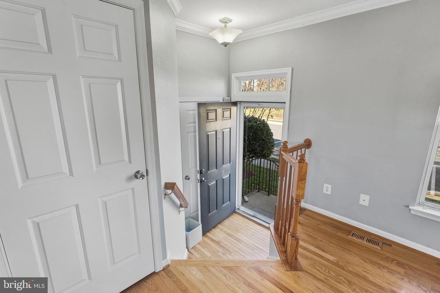 134 Shirley Square SE photo 3