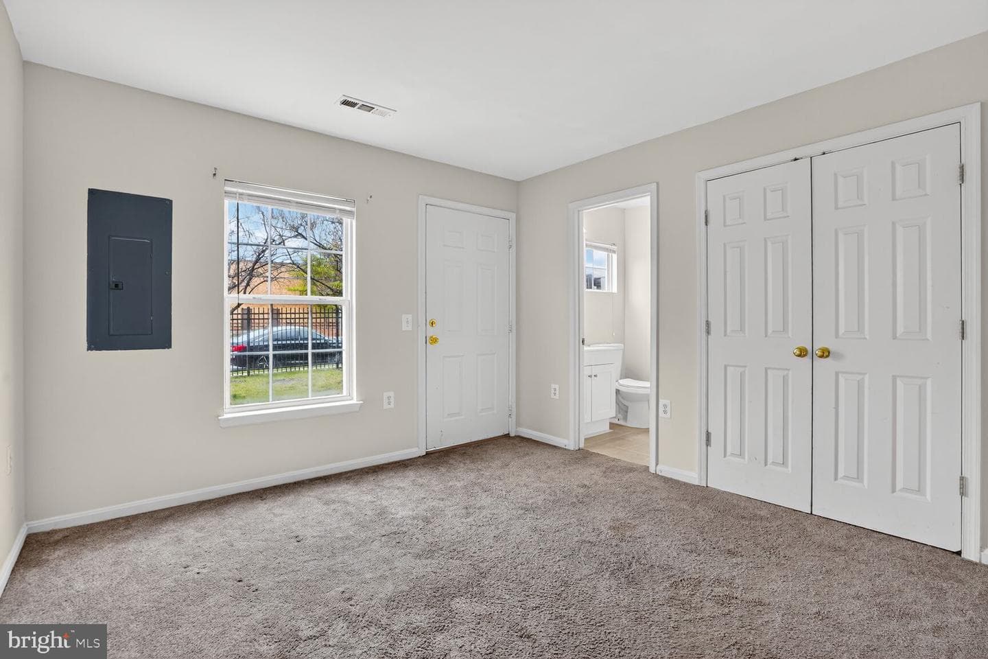 22976 Fontwell Square photo 10