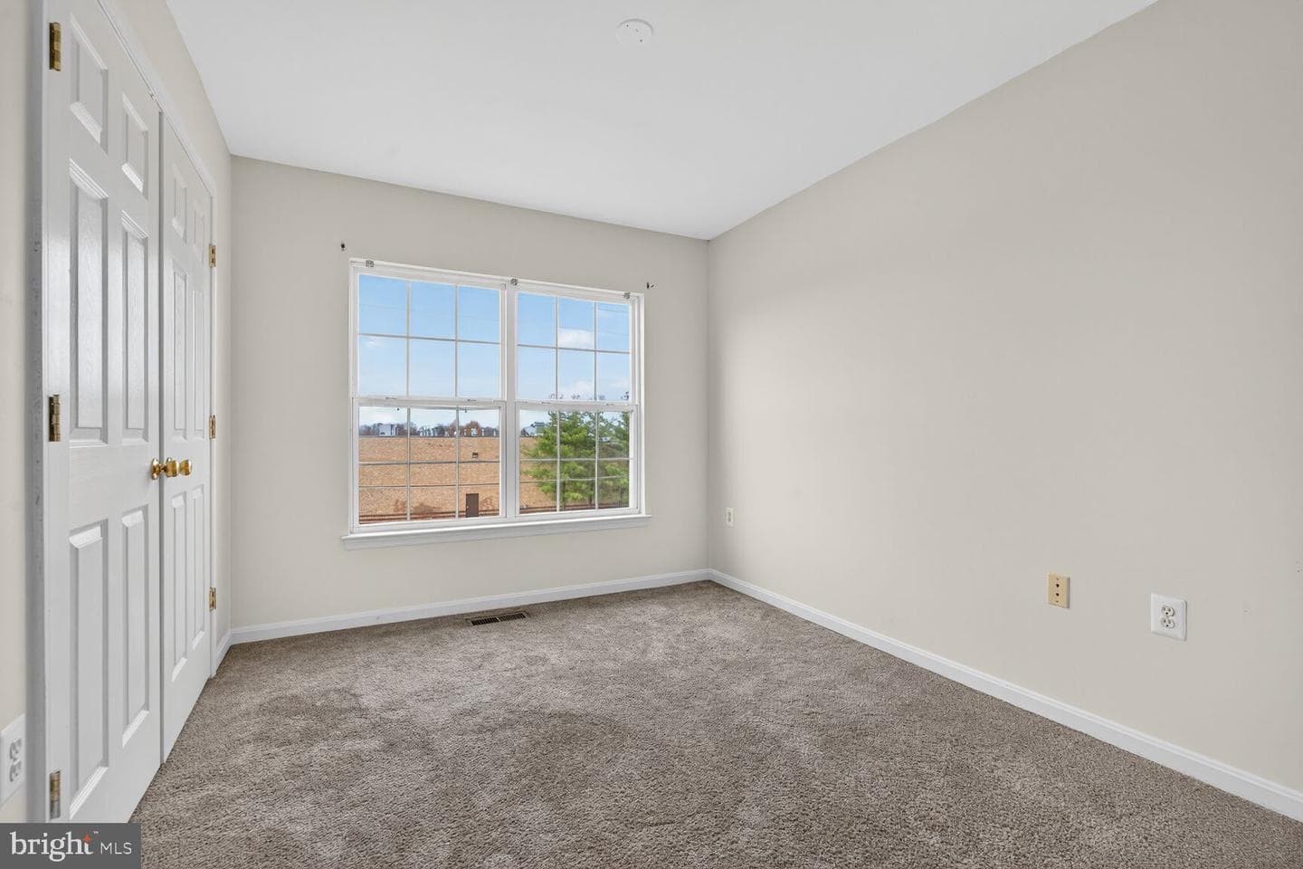 22976 Fontwell Square photo 8
