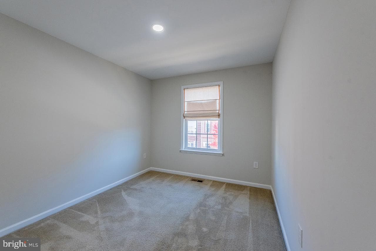 20657 Maitland Terrace photo 26