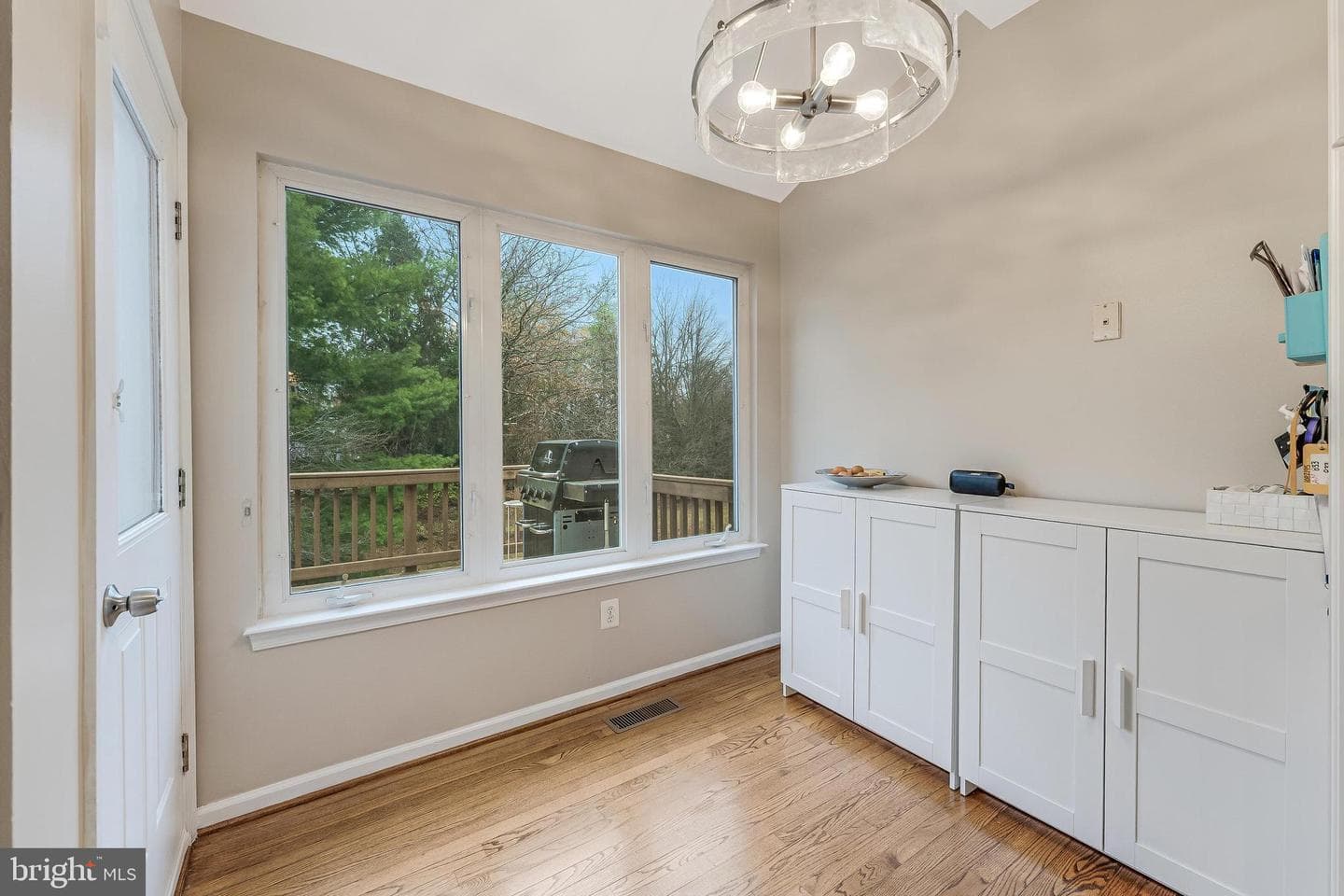 43893 Sandburg Square photo 16