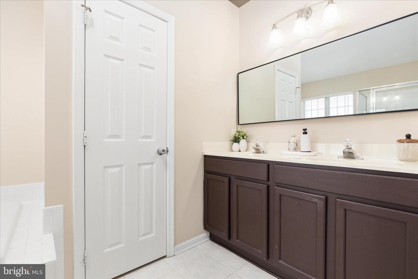 21314 Lord Nelson Terrace photo 19