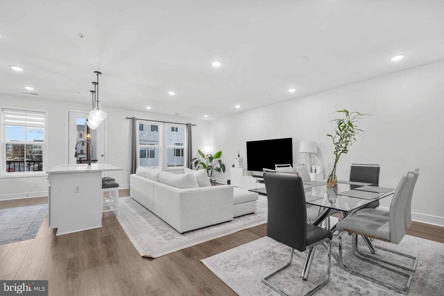 43255 Farringdon Square photo 5