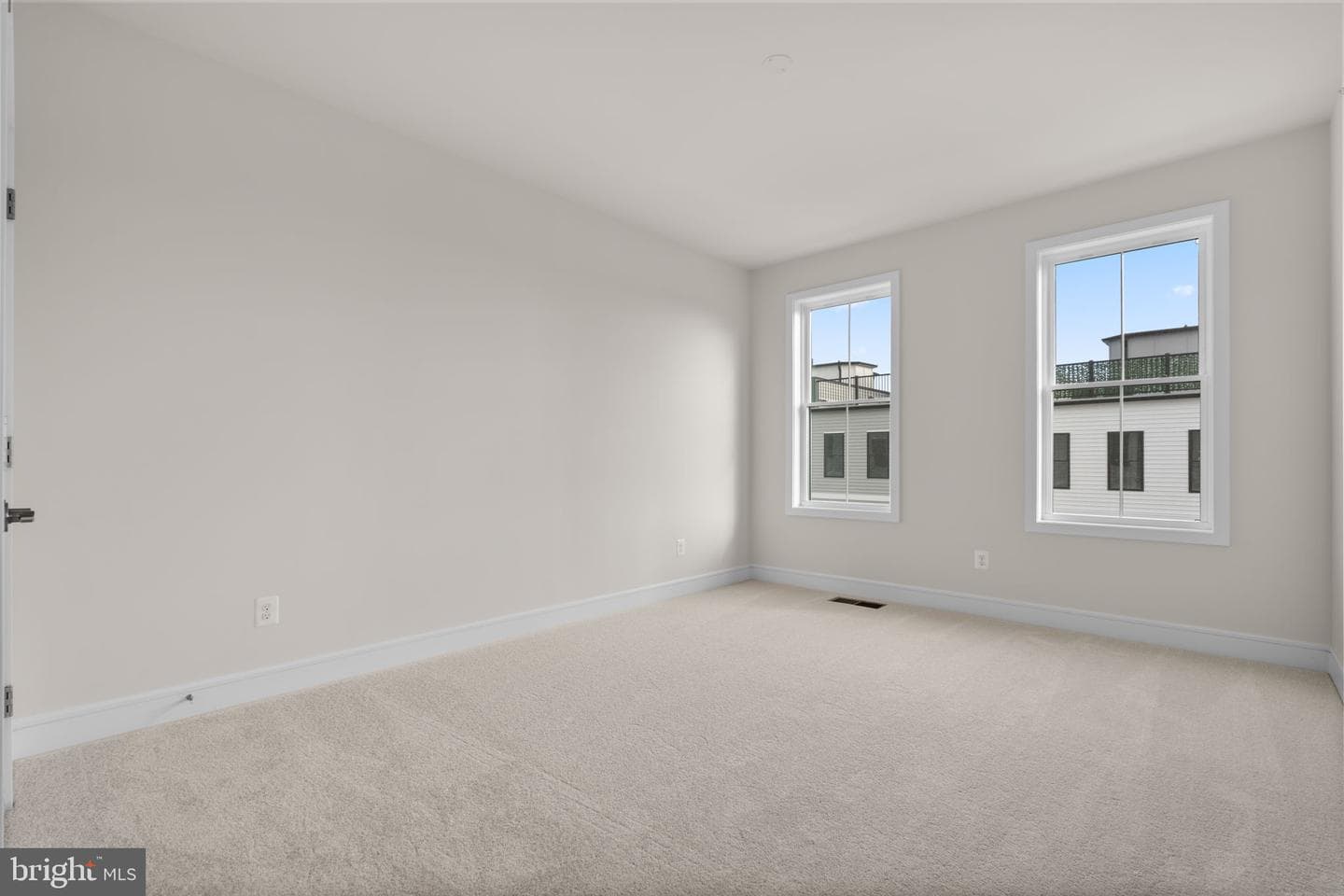 43305 Farringdon Square photo 16