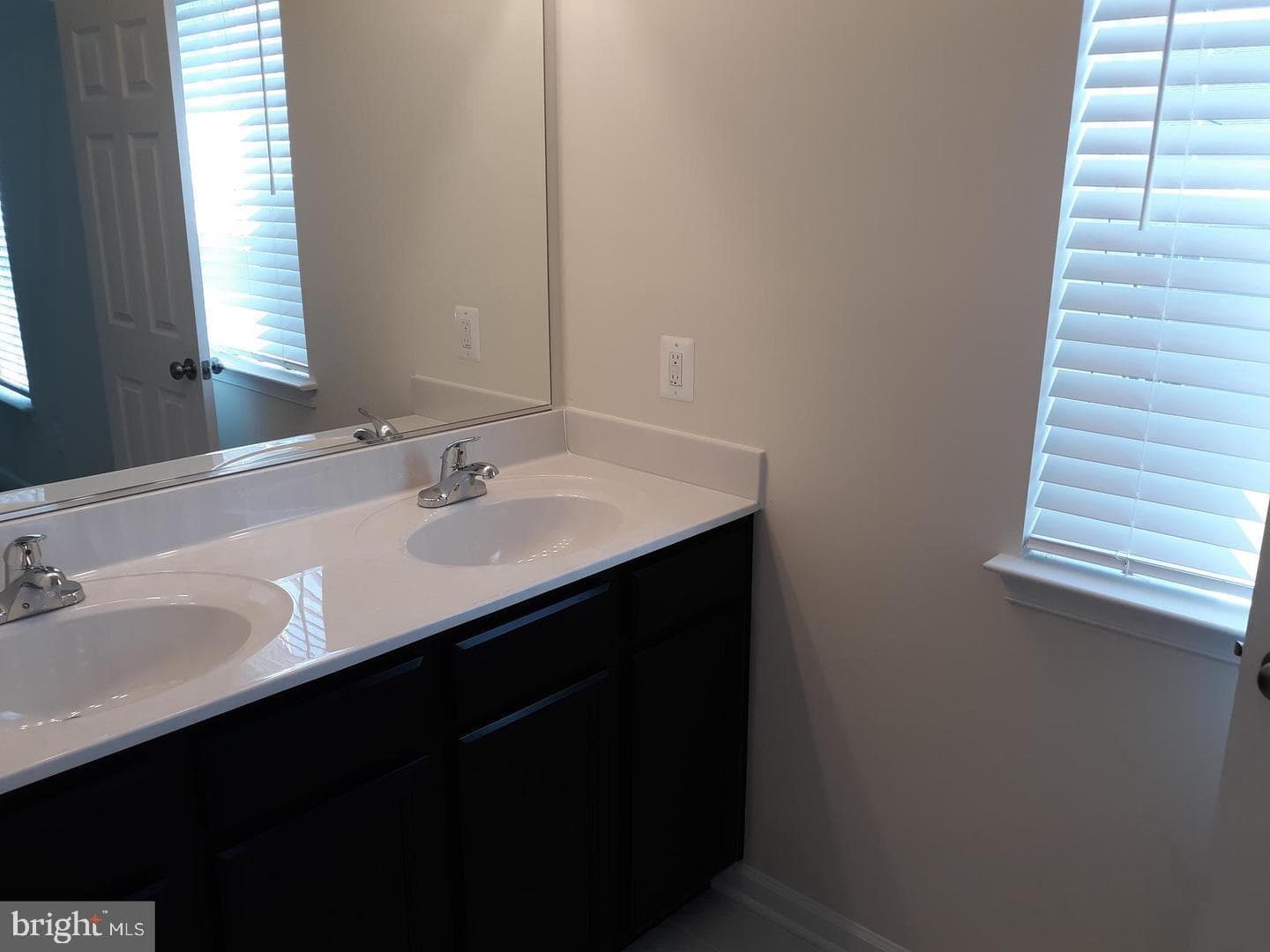 220 Apsley Terrace photo 13