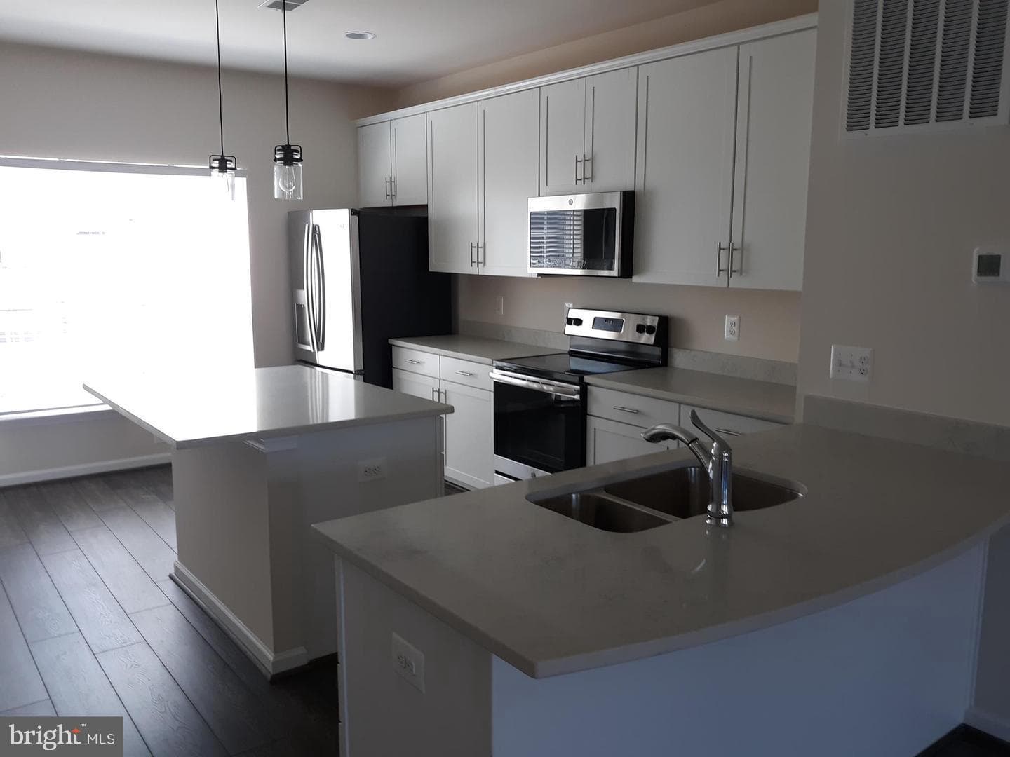 220 Apsley Terrace photo 6