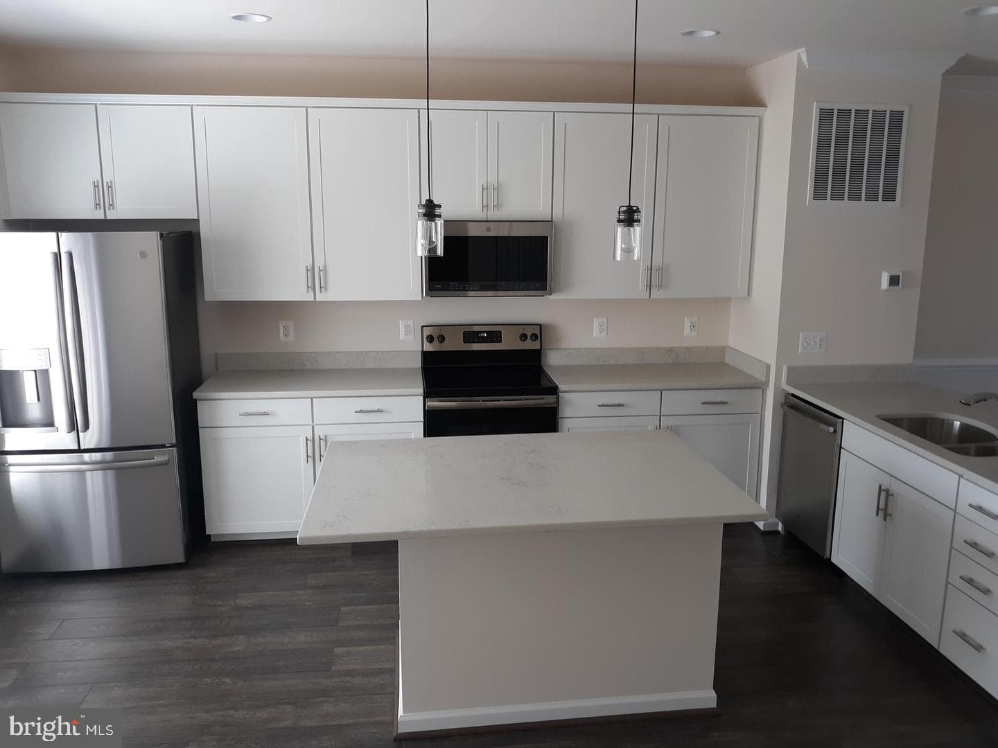 220 Apsley Terrace photo 7