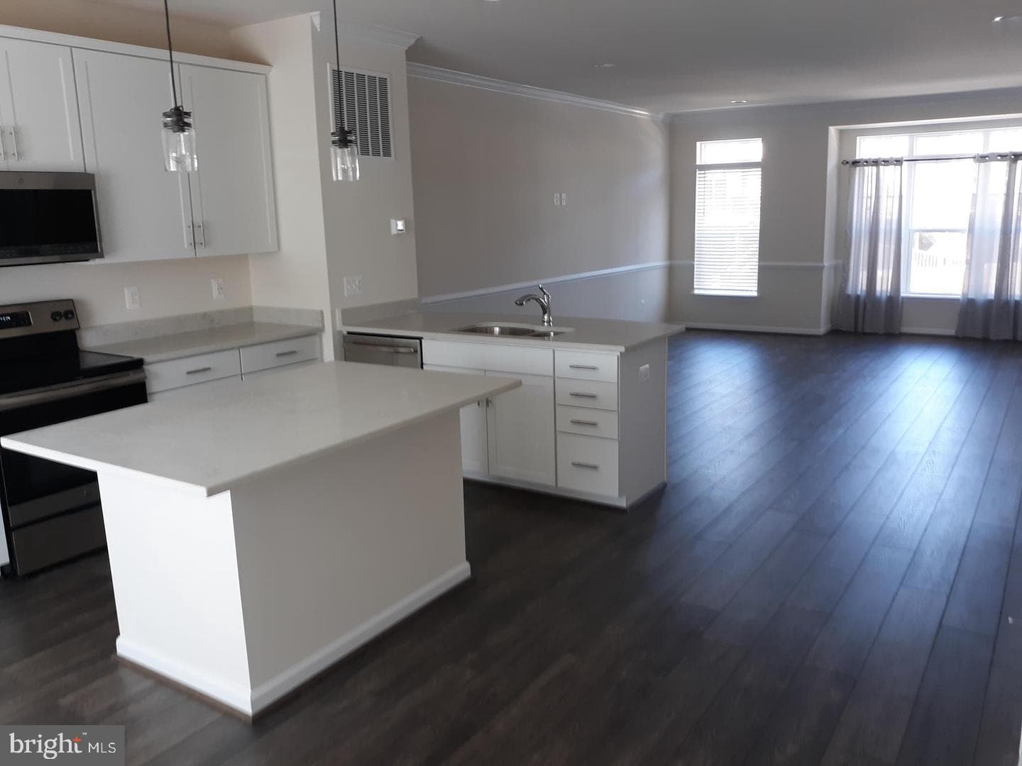 220 Apsley Terrace photo 8