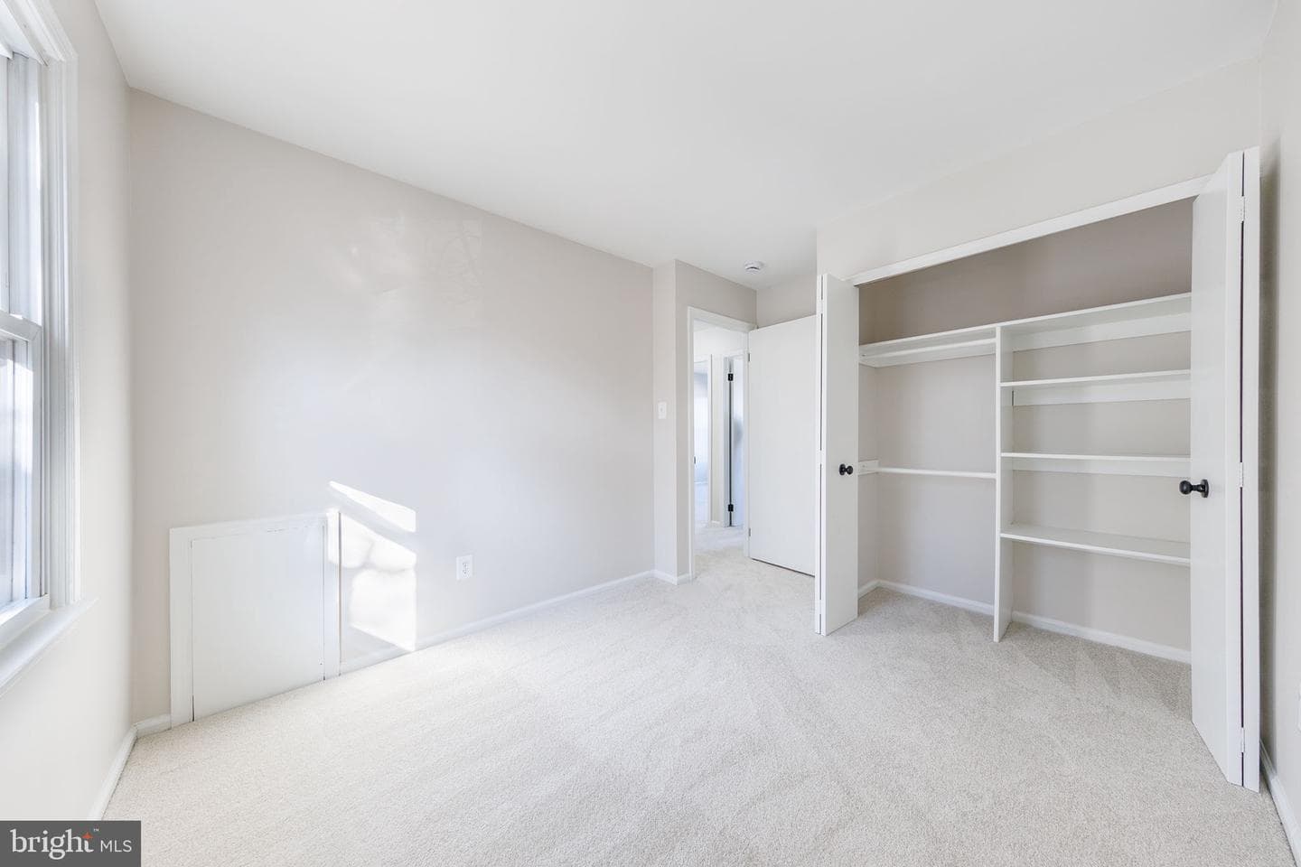 982 Holborn Court photo 14
