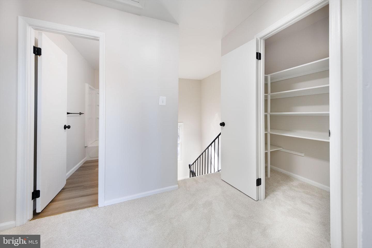 982 Holborn Court photo 21