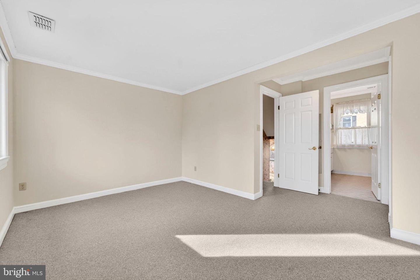 212 E Marshall Street photo 12
