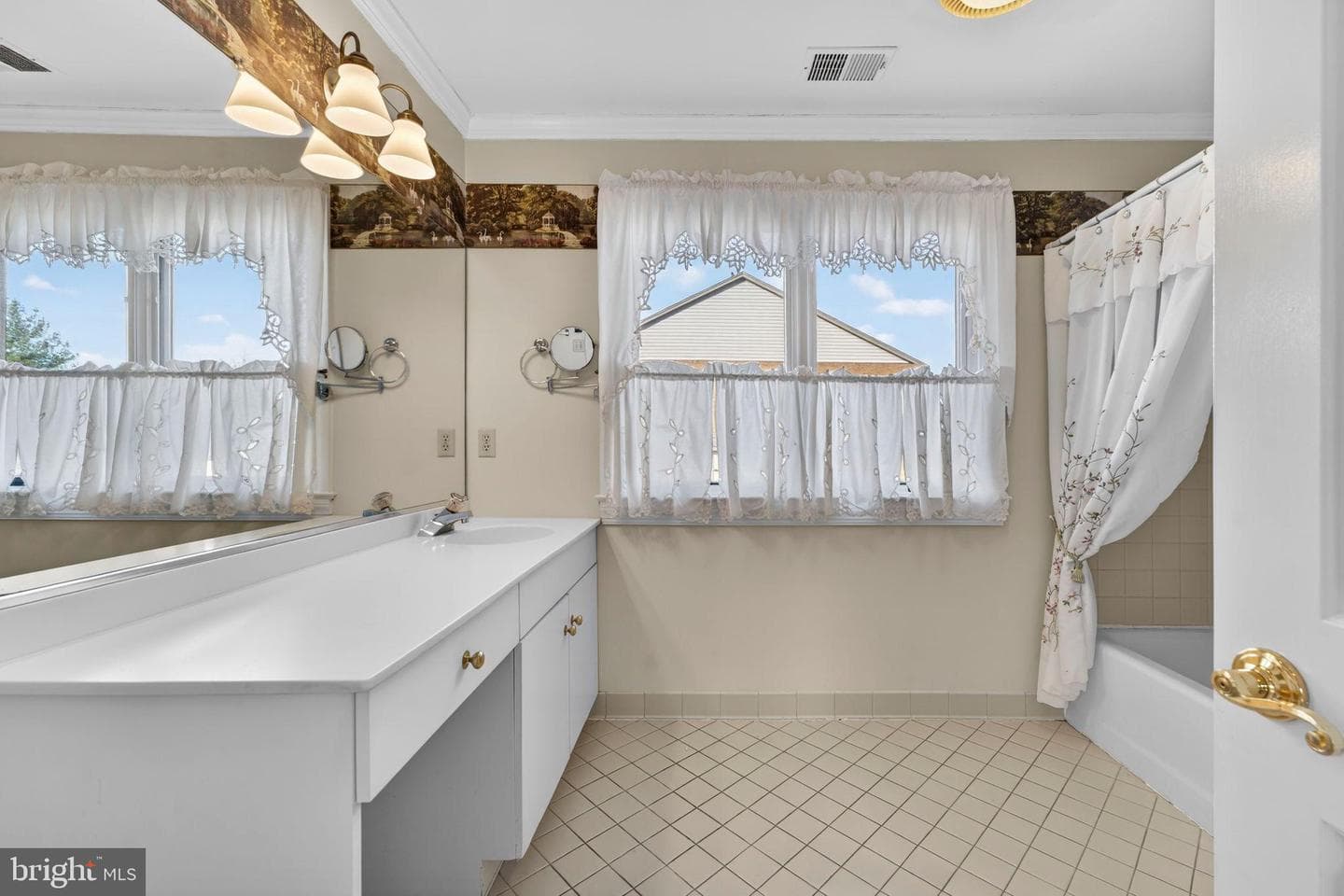 212 E Marshall Street photo 14