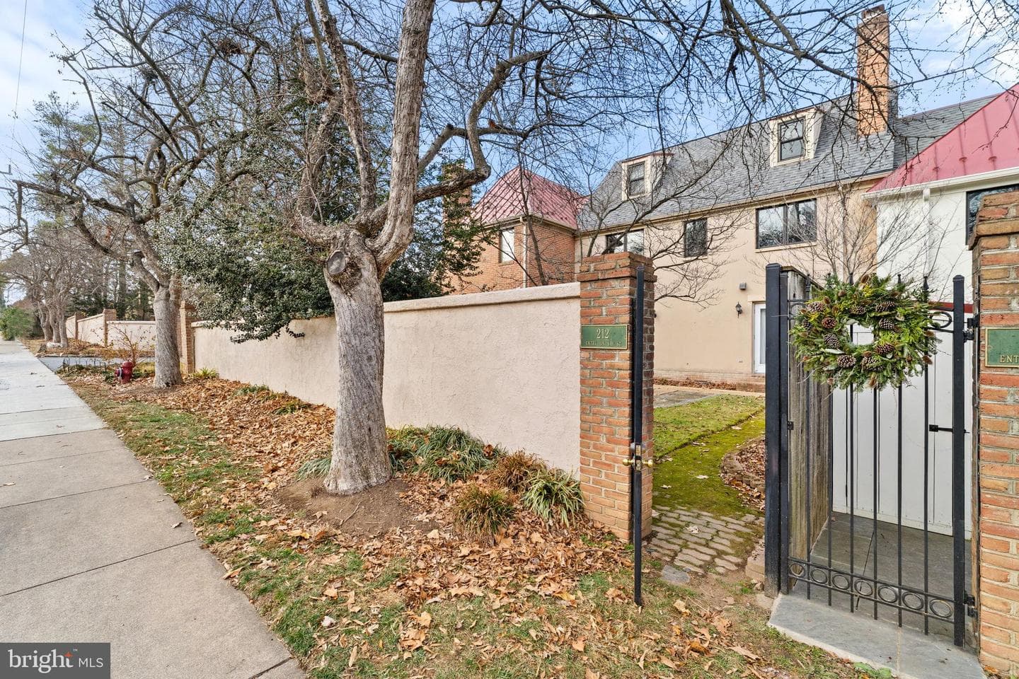 212 E Marshall Street photo 27