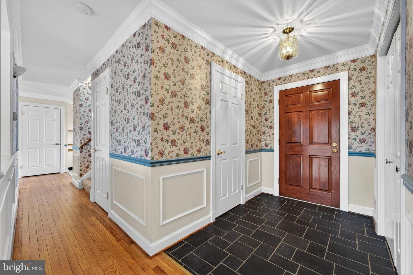 212 E Marshall Street photo 4