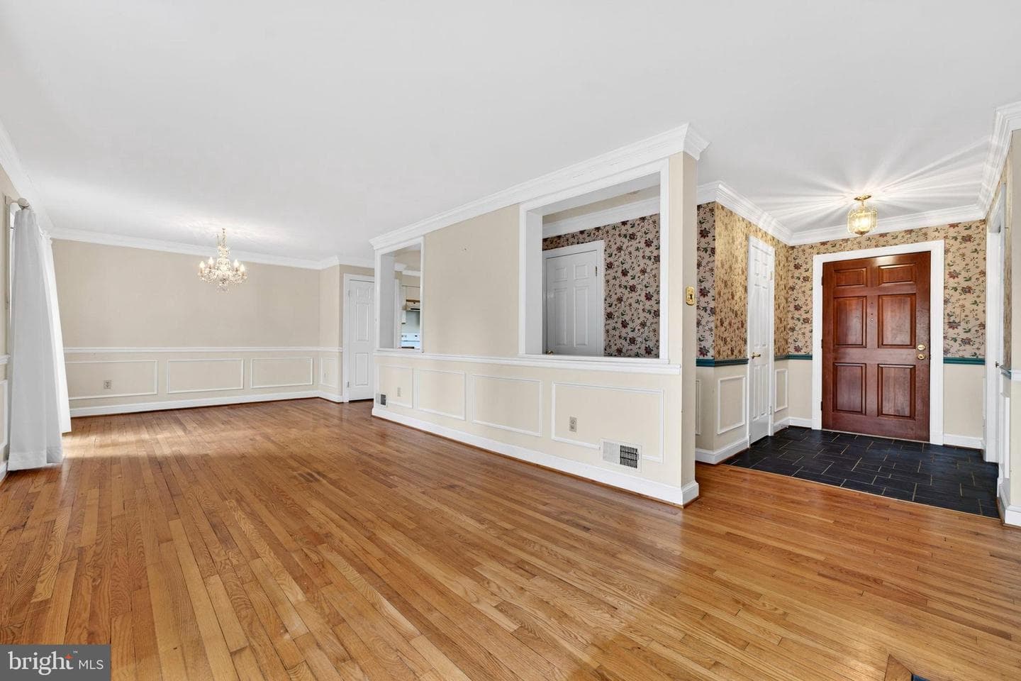 212 E Marshall Street photo 5