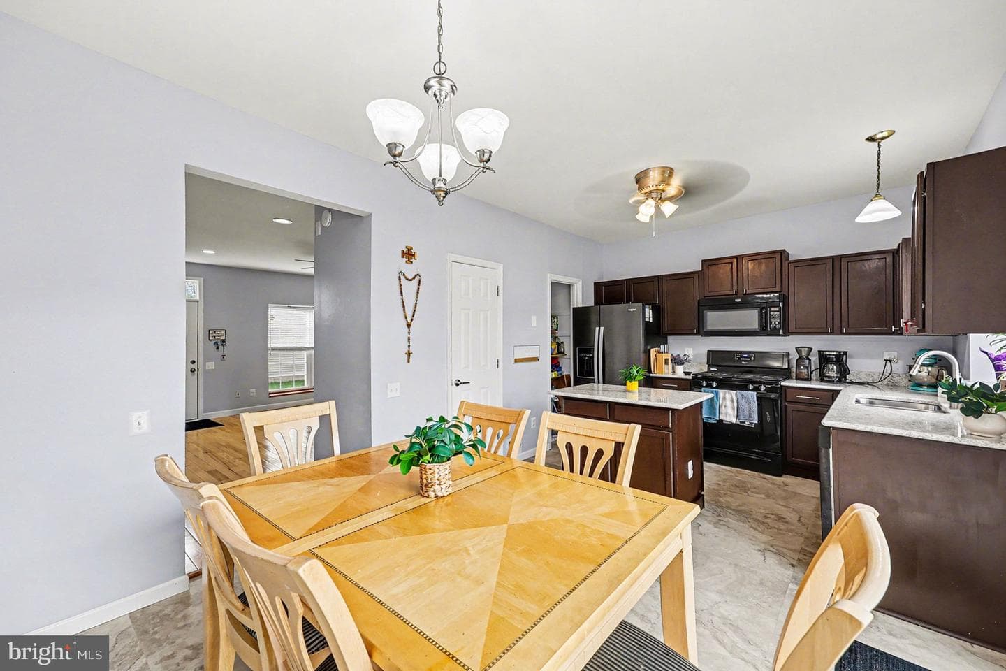 122 Carnaby Way NE photo 5