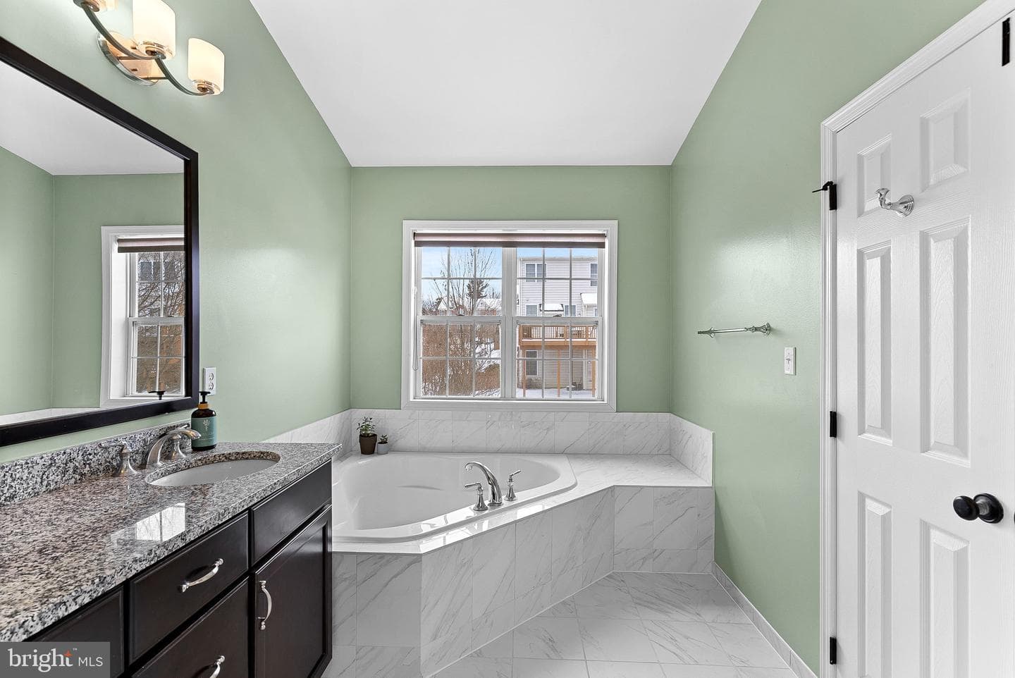 303 Dublin Square photo 21