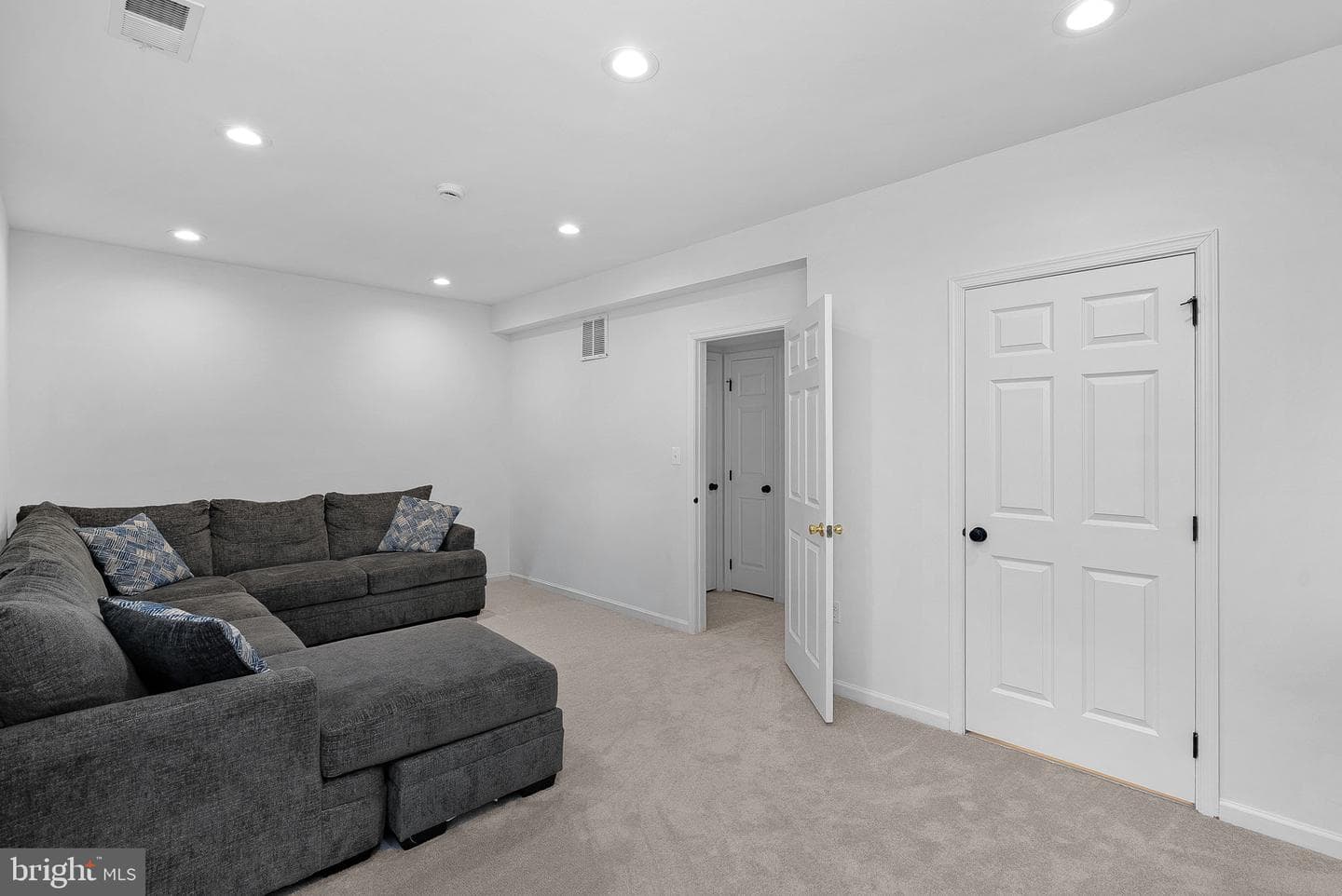 303 Dublin Square photo 30