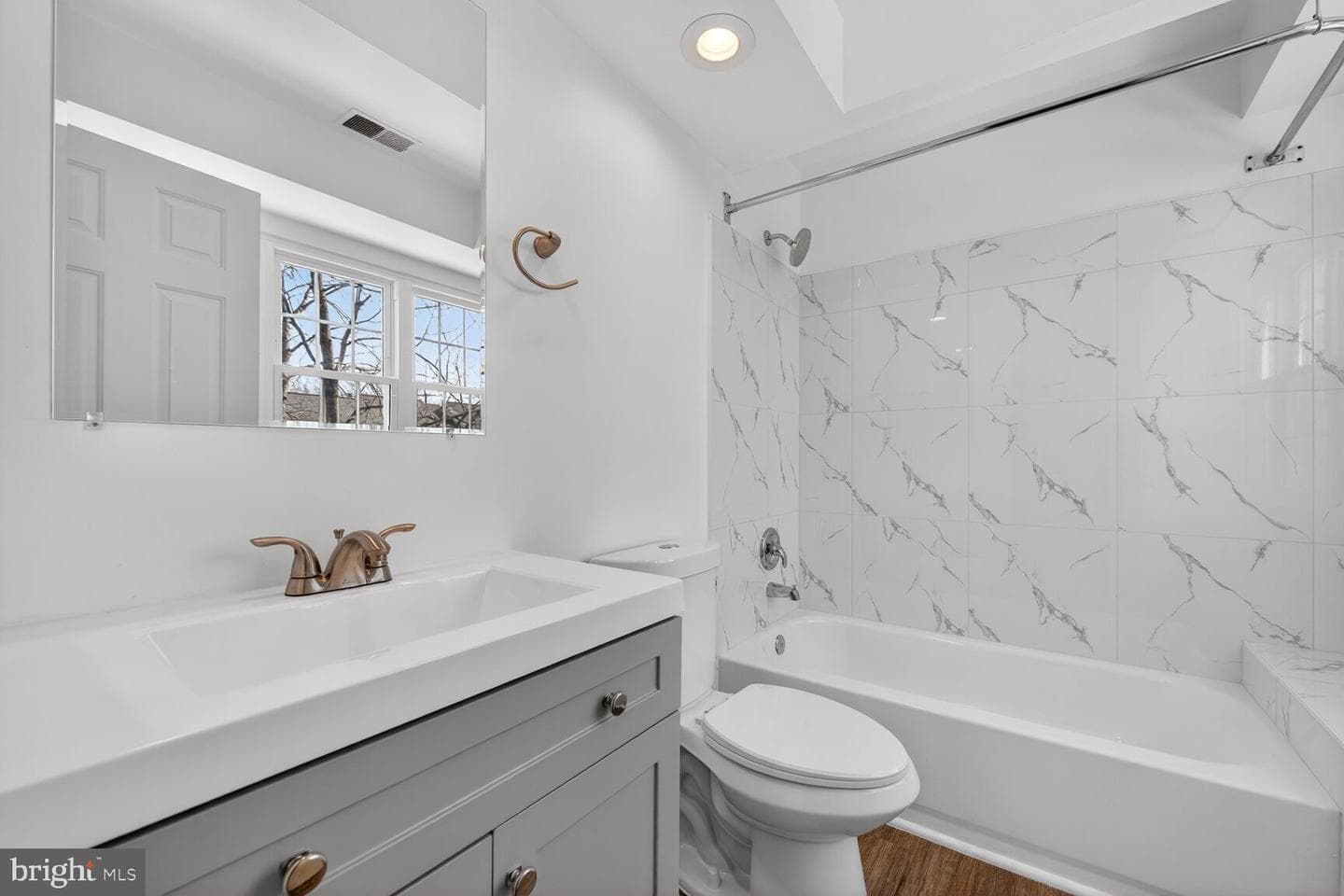 45544 Whitcomb Square photo 16