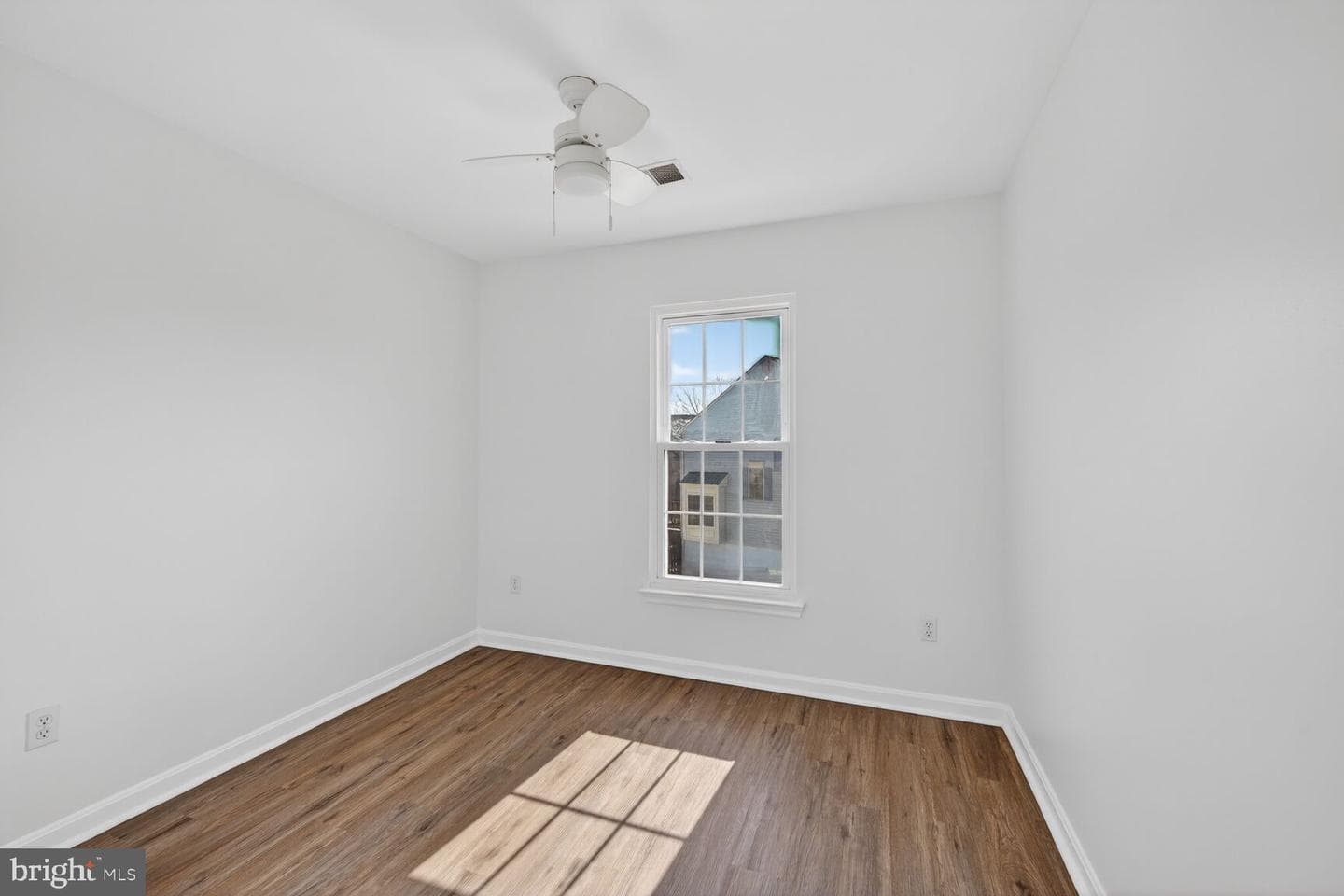 45544 Whitcomb Square photo 19