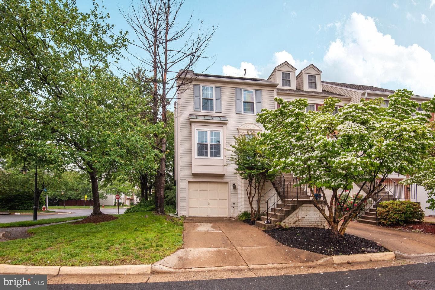45544 Whitcomb Square photo 2