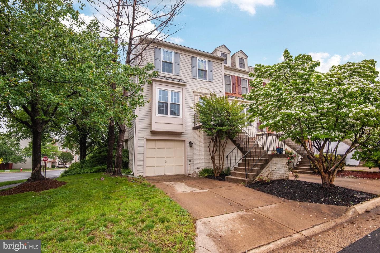 45544 Whitcomb Square photo 3