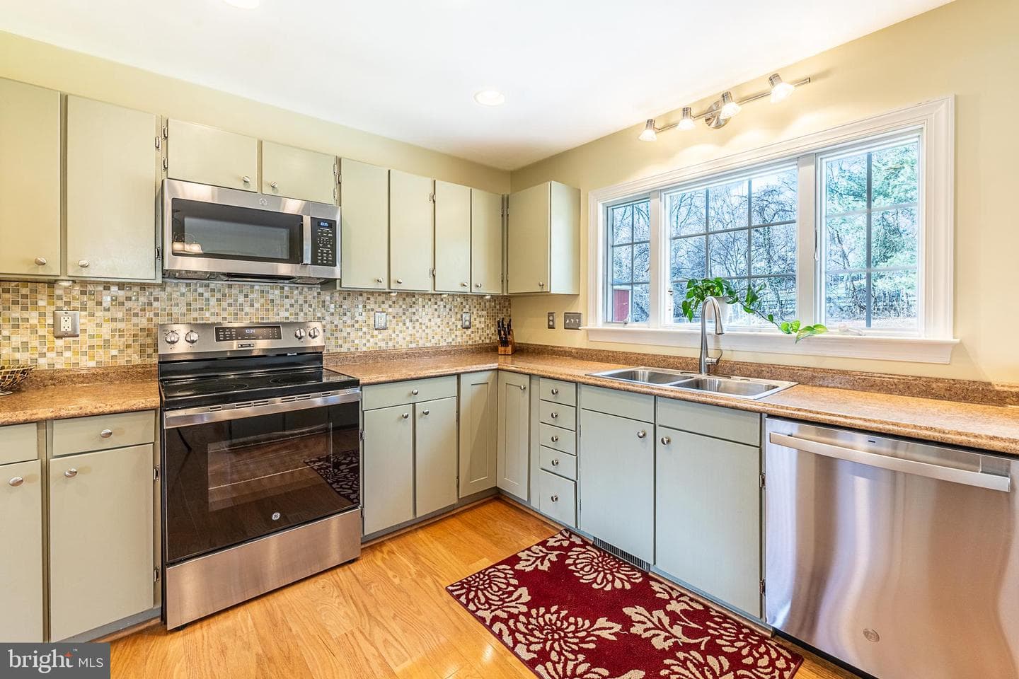 9 Honeybee Avenue photo 11