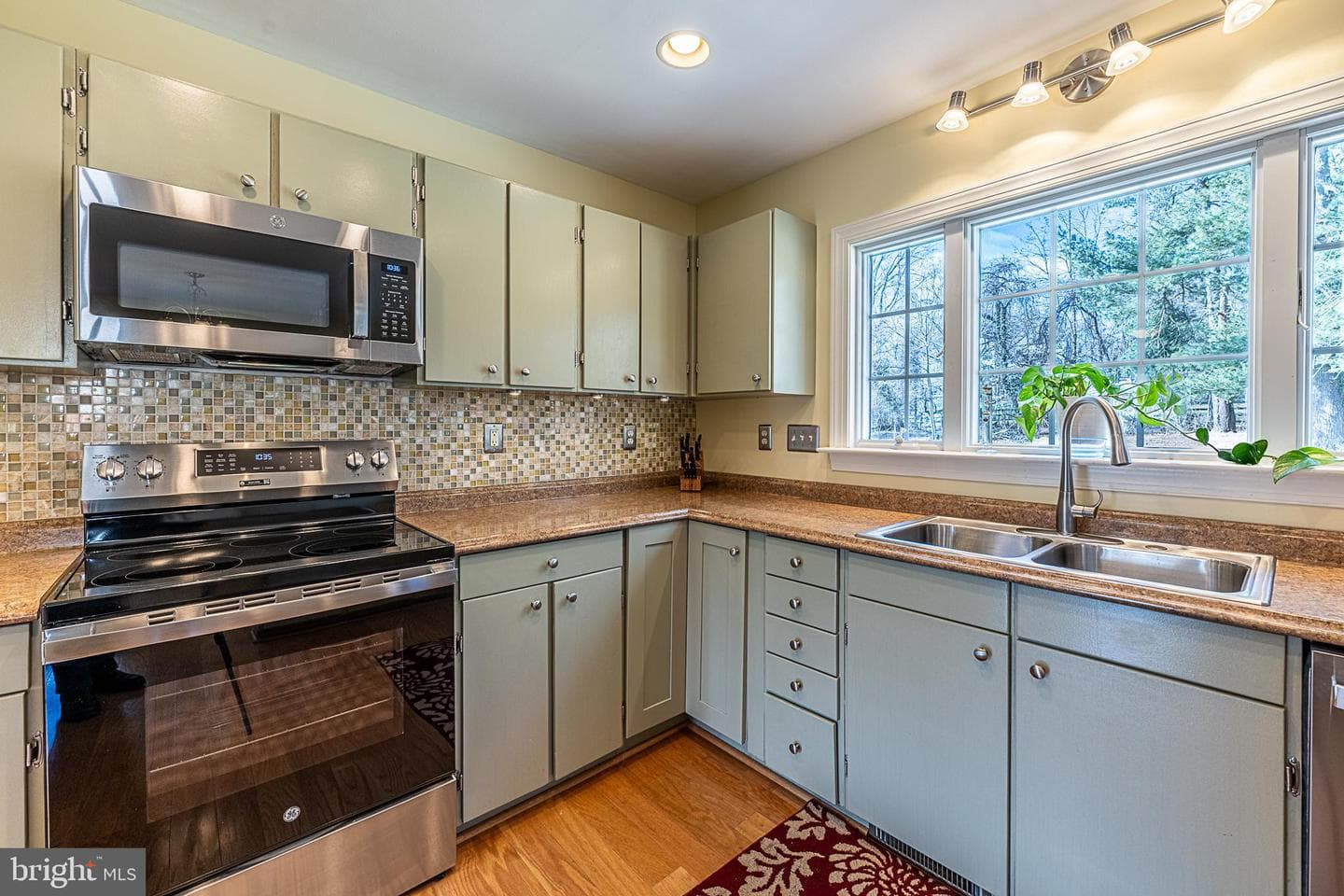 9 Honeybee Avenue photo 13