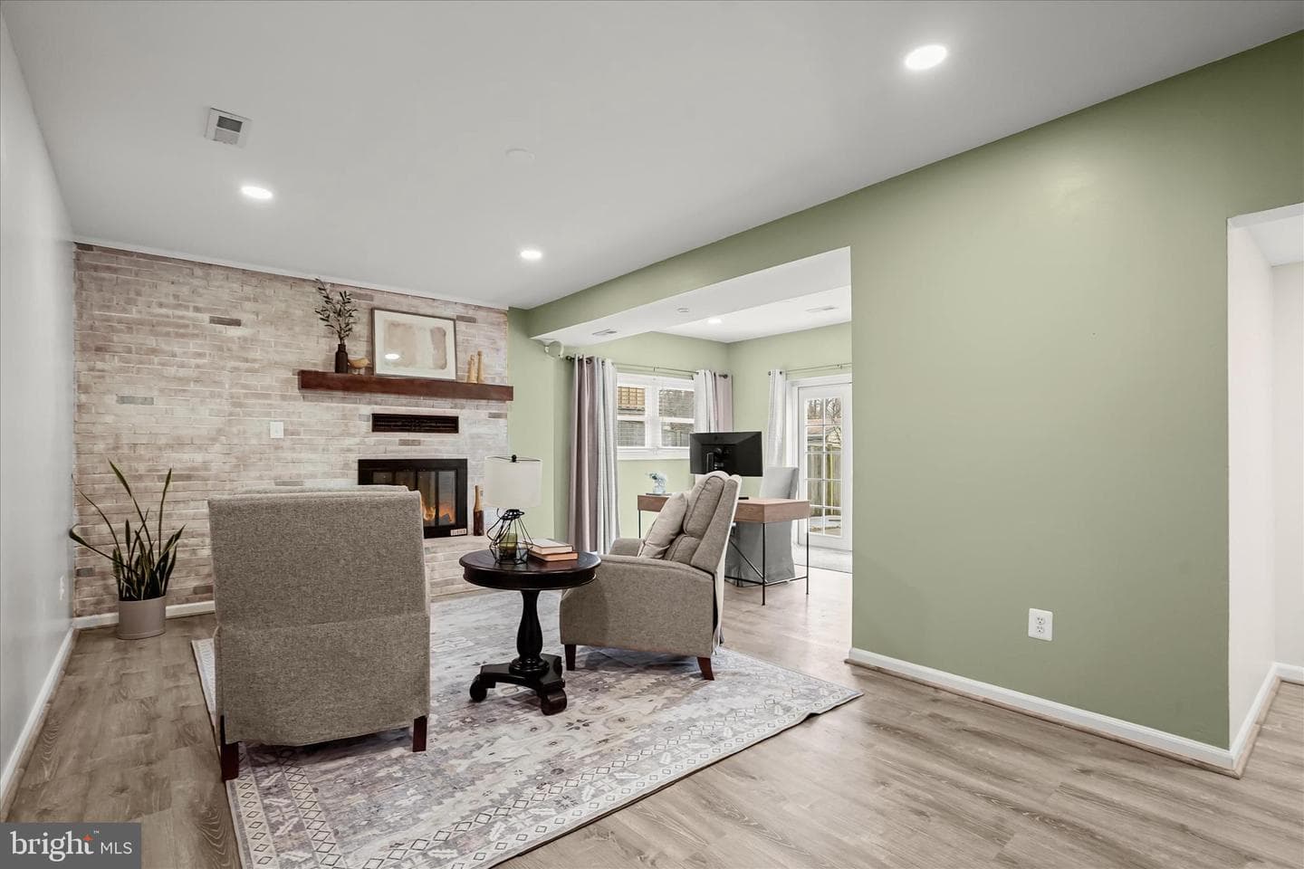709 W Poplar Road photo 24