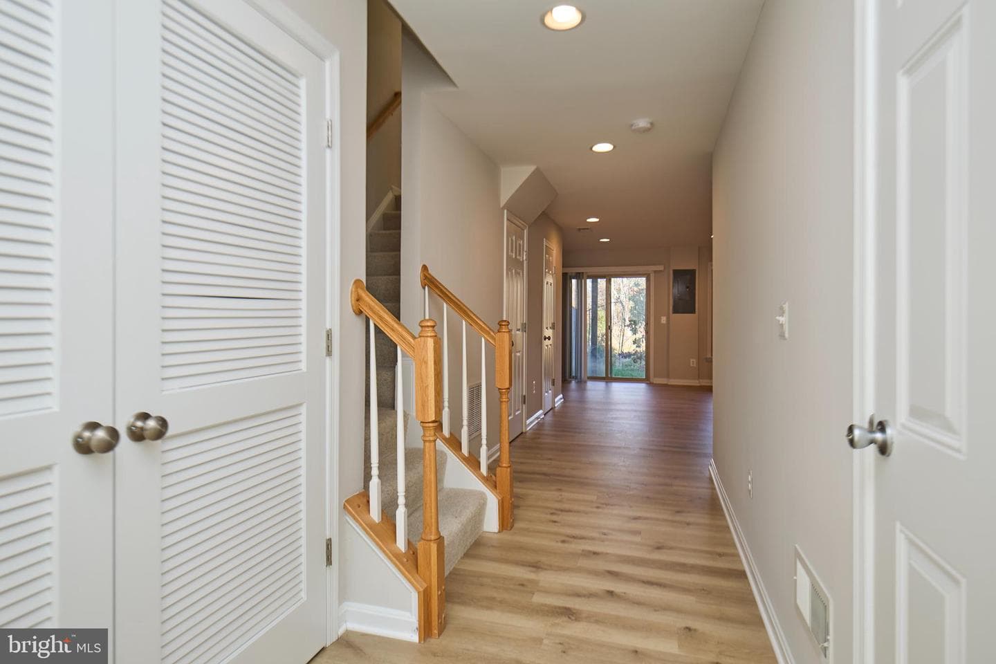 42612 Galbraith Square photo 2