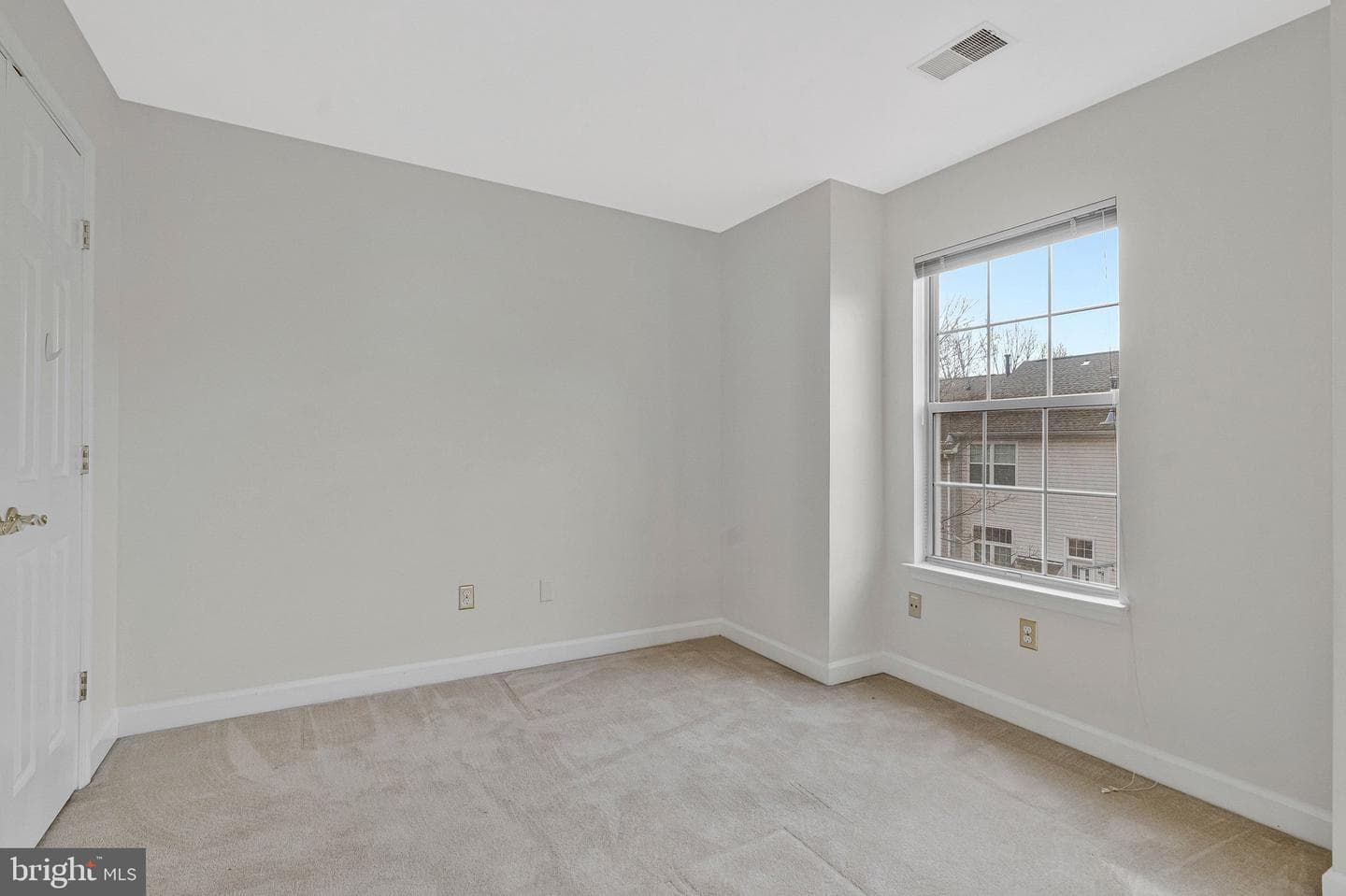 20572 Willoughby Square photo 28