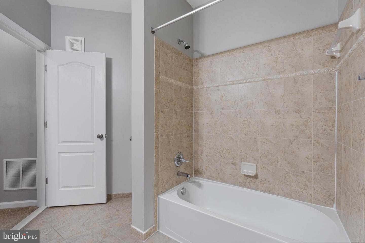 24546 Byrne Meadow Square photo 39