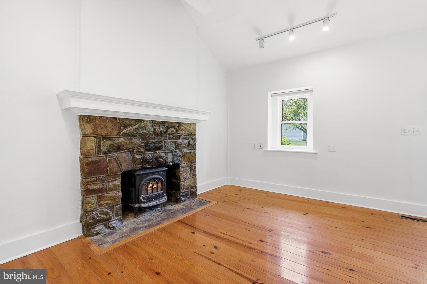 17781 Roxbury Hall Road photo 67