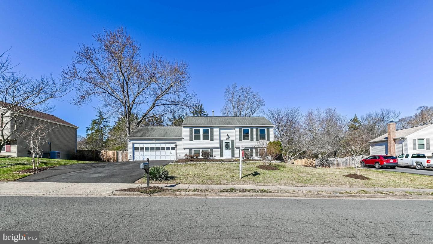 211 Amy Court photo 2