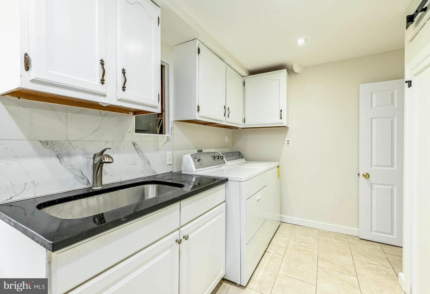 211 Amy Court photo 22